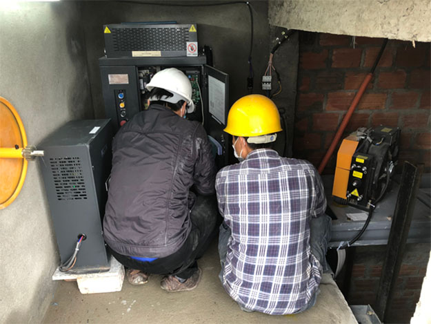 BÀN GIAO THANG MÁY GIA ĐÌNH CHO VỢ CHỒNG TRẺ Ở THÀNH PHỐ HUẾ